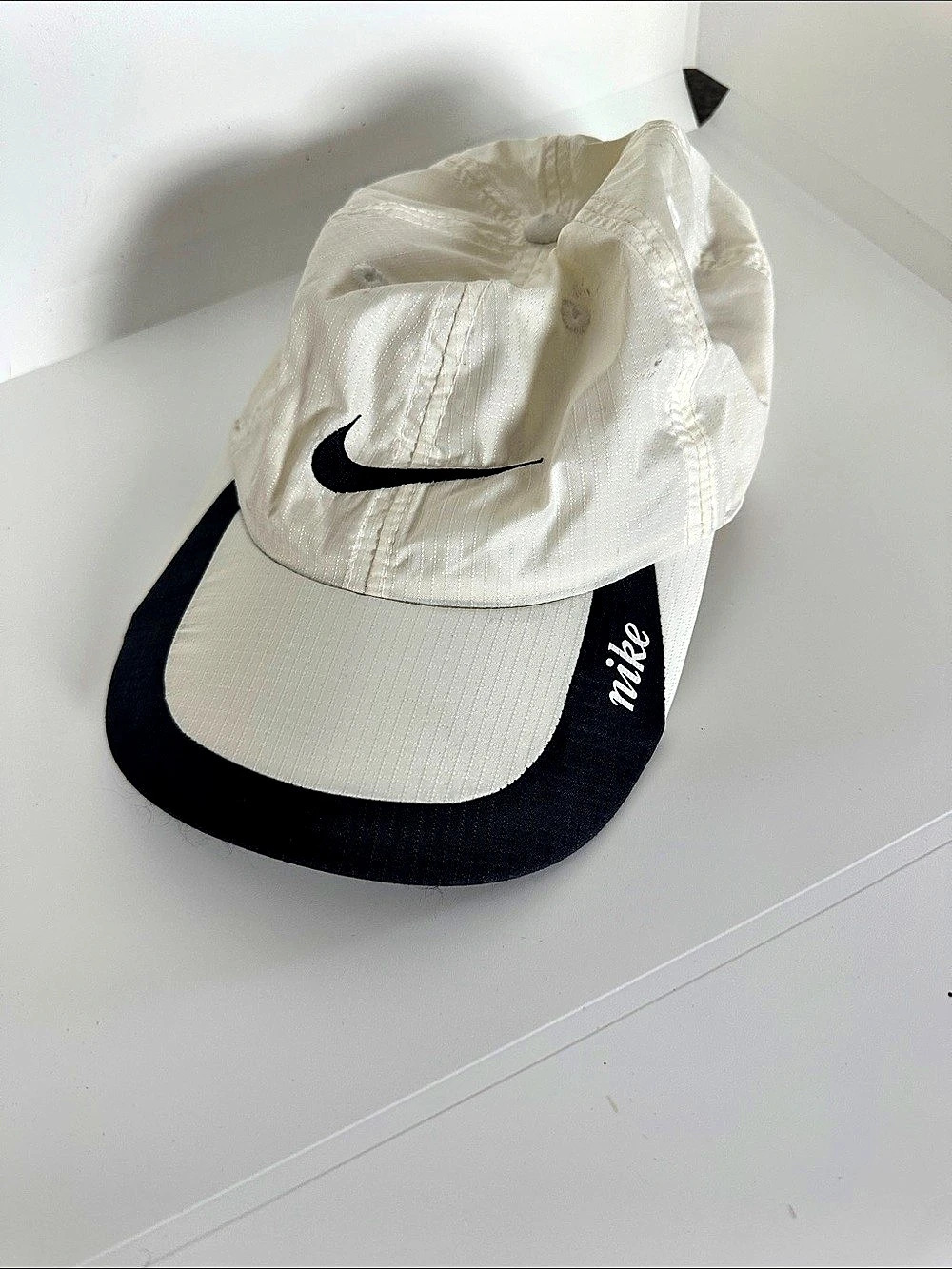 Nike Two-Tone Cap in White & Black